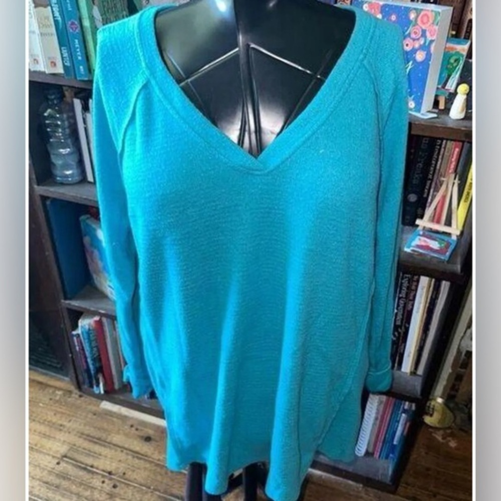 WildFox Top Womens Extra Large Turqoise Stretch Fleece V Neck Long Sleeves xl